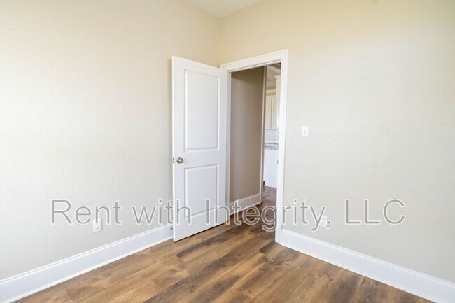 Building Photo - 165 Benoit Cir