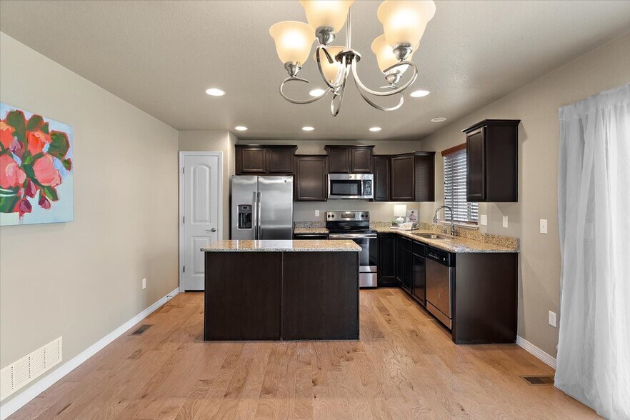 Building Photo - 6137 Popper Dr