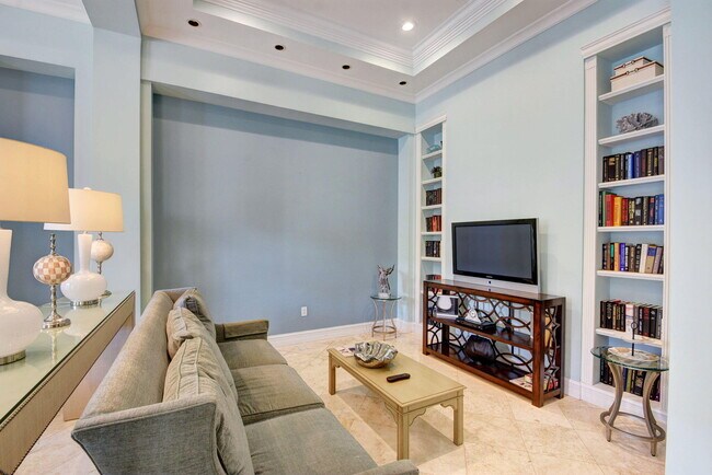 Building Photo - 720 S Sapodilla Ave