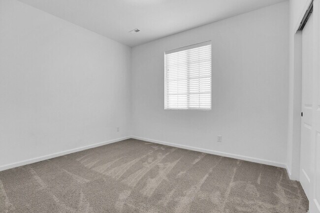 Building Photo - $3,325.00, 4 Beds, 2.5 Baths, Single Famil...