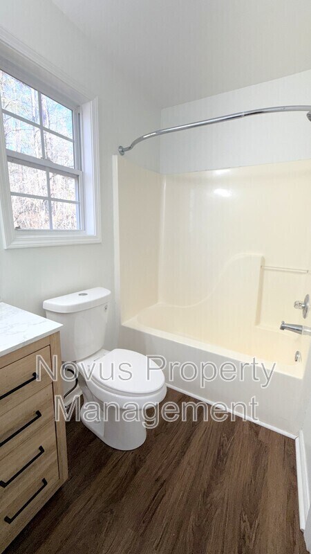 Building Photo - 3395 Woodlake Ln