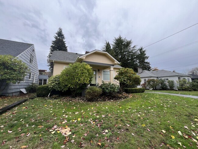 Building Photo - Charming 4-Bedroom Portland Home with Spac...