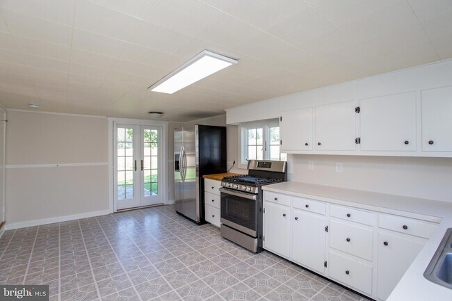 Building Photo - 766 Sergeantsville Rd