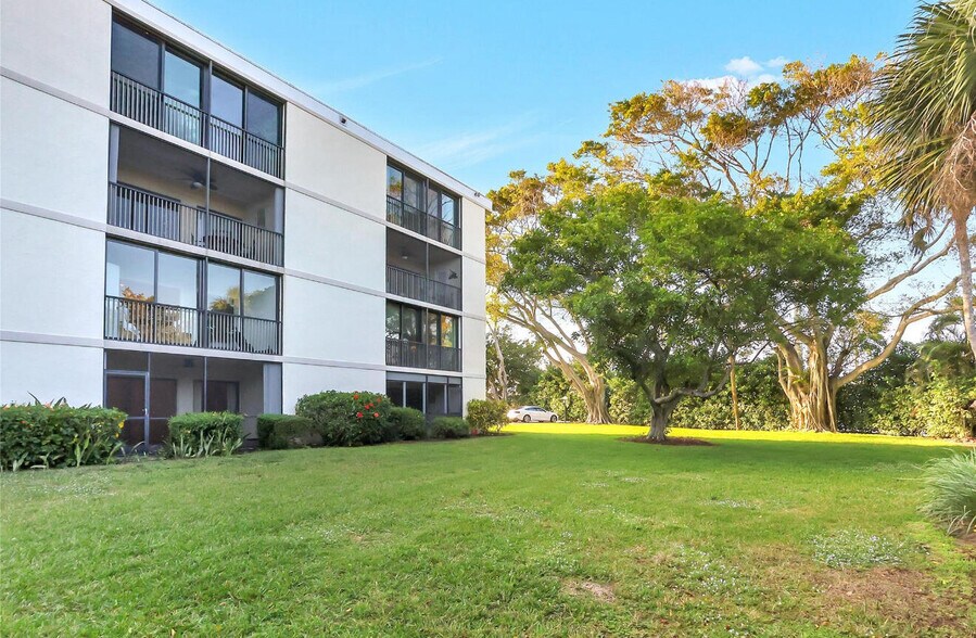 Building Photo - 300 N Highway A1A