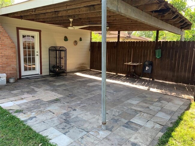 Building Photo - 8318 Highcrest Dr