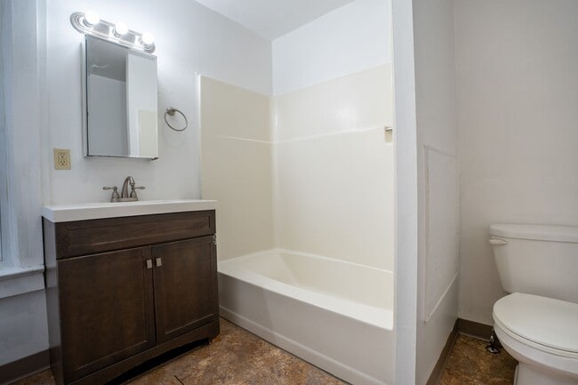 Building Photo - 919 Plum St