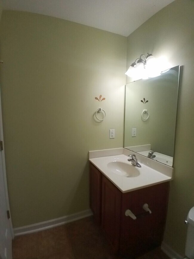 Building Photo - 565 Batty Way