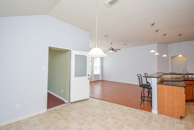 Building Photo - 3807 Belmont Turn