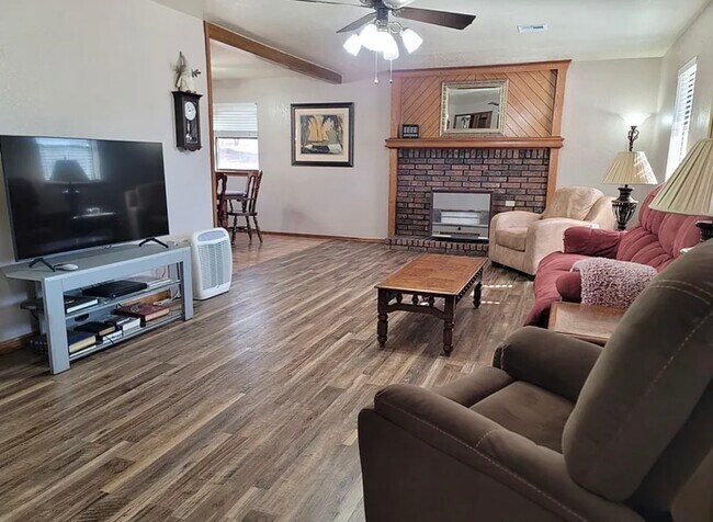 Building Photo - 415641 E 1094 Rd