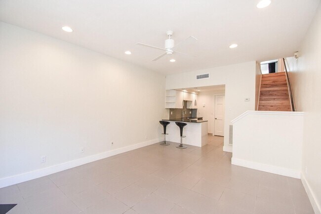 Building Photo - 1829 Augusta Dr