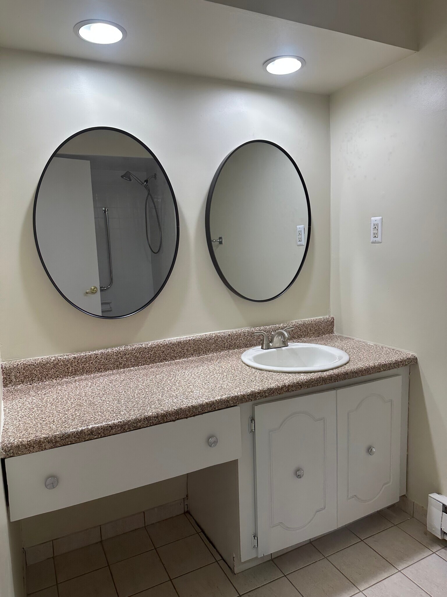 Building Photo - 167 Amberly Dr