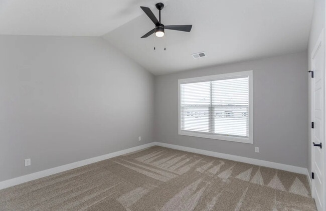 Building Photo - 401 E Donahue St