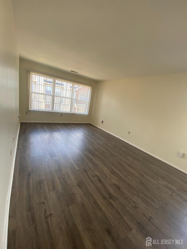 Building Photo - 333 Bowler Ct