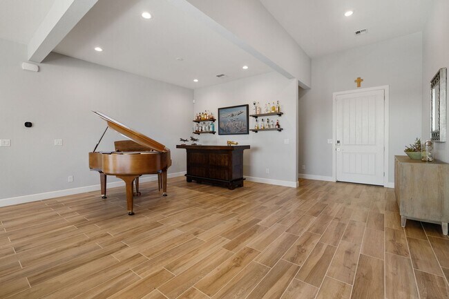 Building Photo - 4 Bedroom Home in Stonebrook