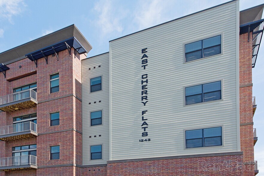 Building Photo - 1243 E Cherry St
