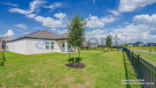 Building Photo - 27327 Blue Pool Dr