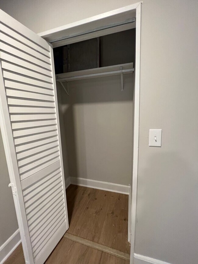 Building Photo - Renovated 2 Bed 2 Bath Lake Charles