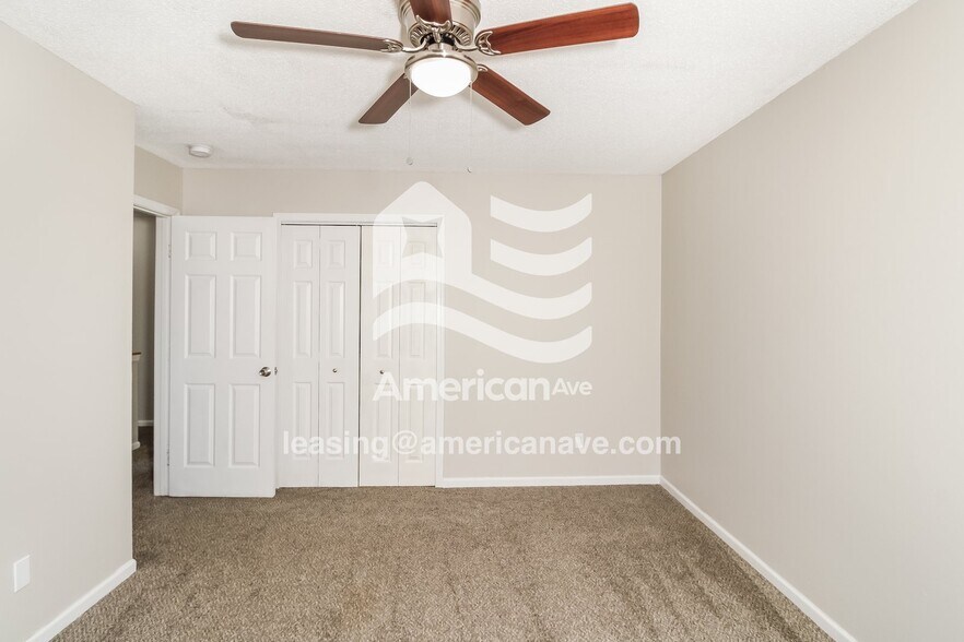 Building Photo - 402 Castle Ridge Dr