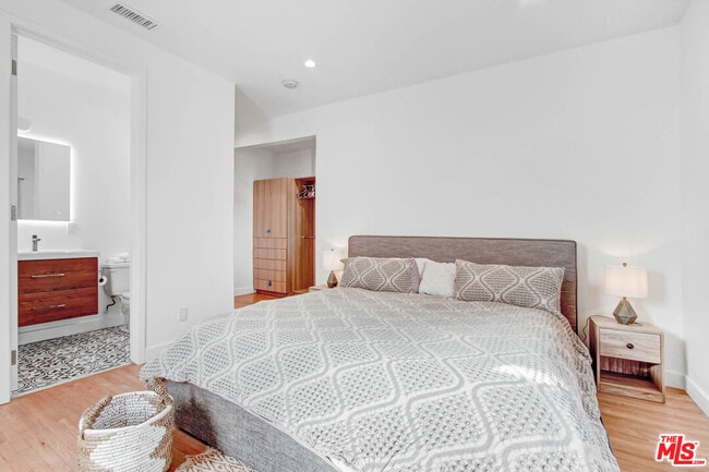 Building Photo - 434 N Ogden Dr