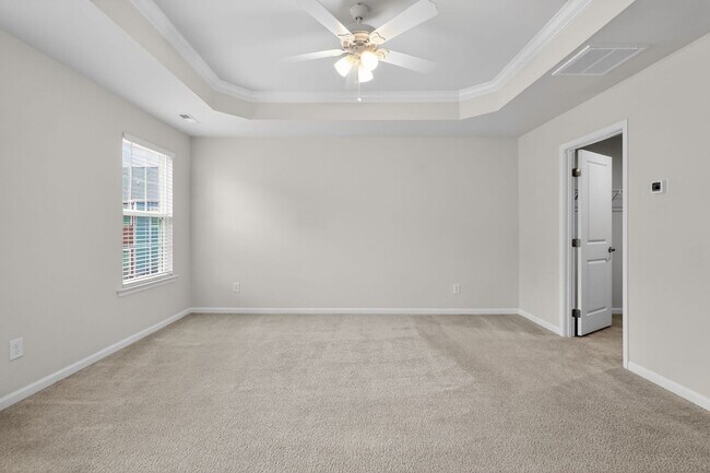 Building Photo - Spacious 4-Functional Bedroom Townhome Near RTP & Brier Creek