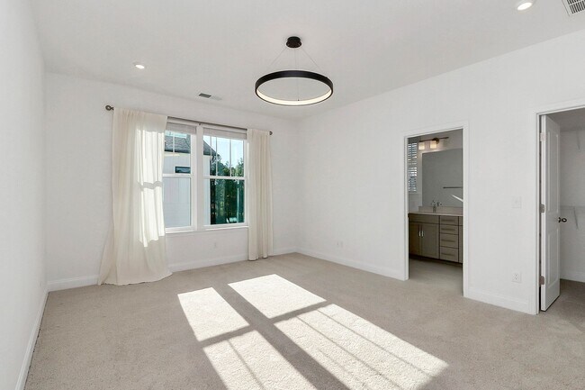 Building Photo - Stunning New Construction Townhome for Rent in Ballantyne