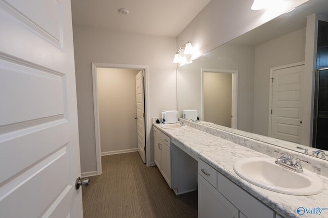 Building Photo - 121 Mill Valley Wy