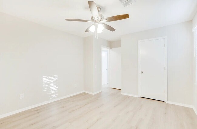 Building Photo - 4857 Aldersbrook Dr