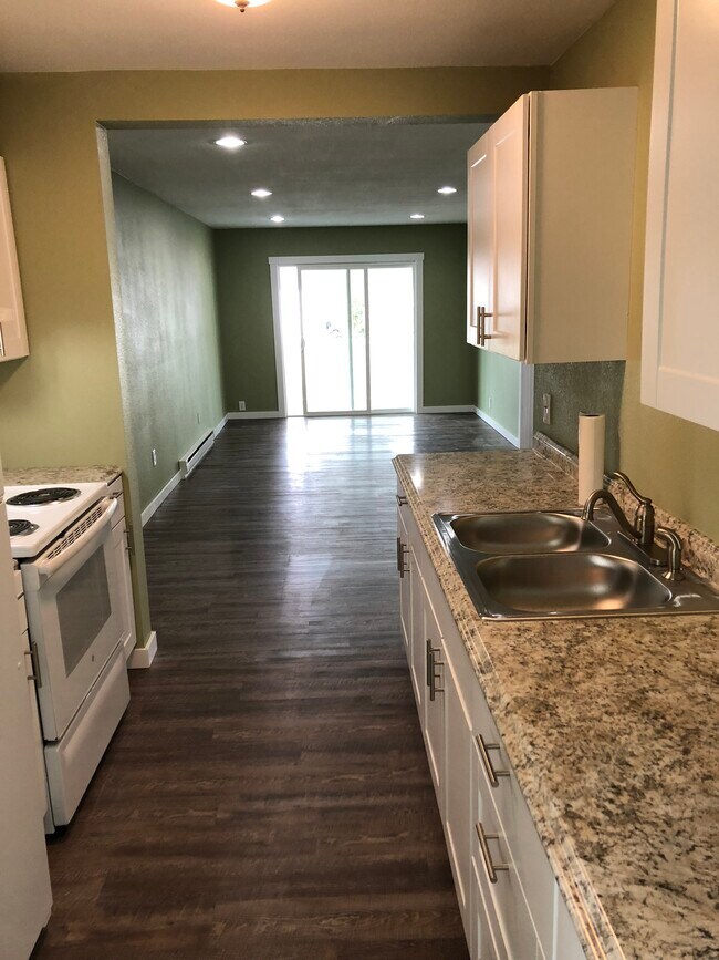 Building Photo - 1242 Main St