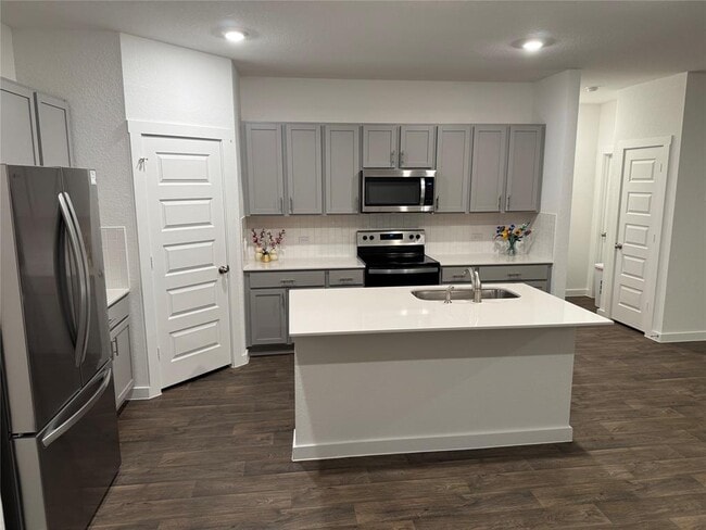 Building Photo - 204 James River Dr