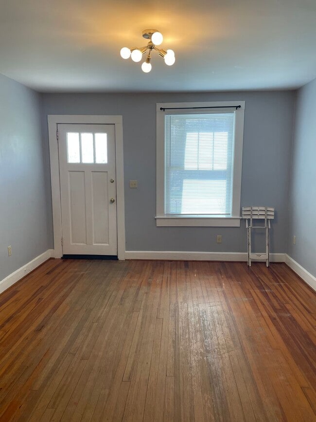 Building Photo - Charming Park Circle Ranch