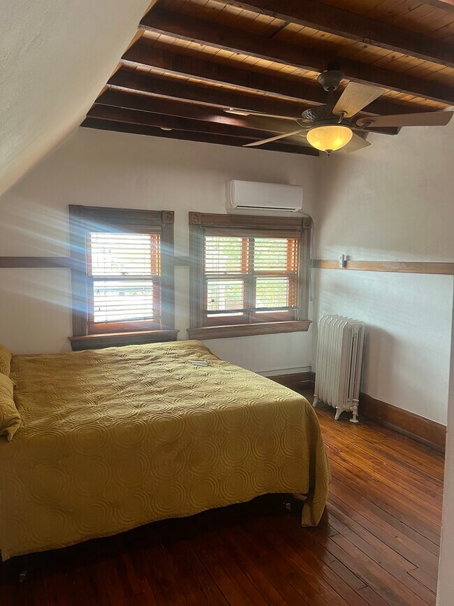 Building Photo - 4124 W Pine Blvd