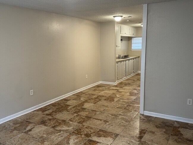 Building Photo - 221 Farrell St