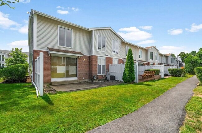 Building Photo - 532 Hummingbird Ln