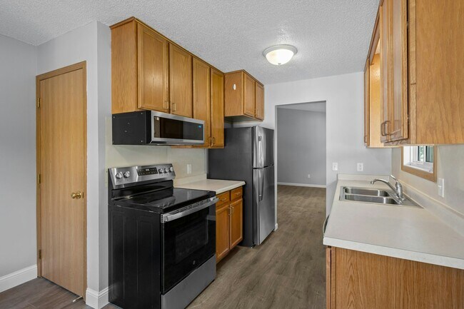 Building Photo - 14840 Dallara Ave