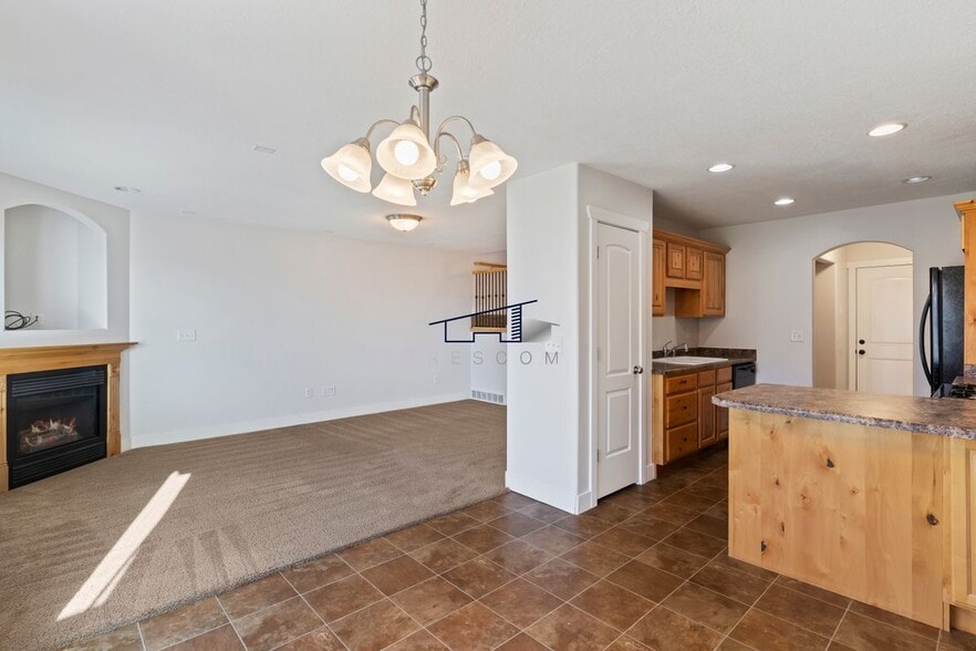 Building Photo - 1613 N 450 E