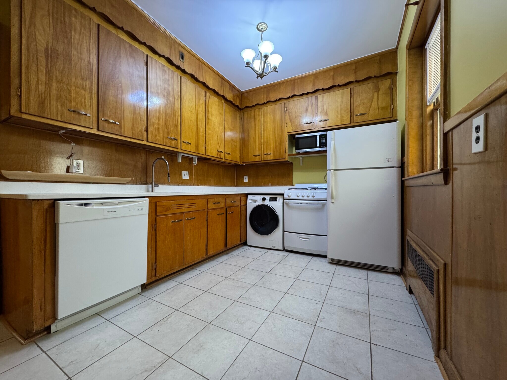 Building Photo - 208 Fuller St