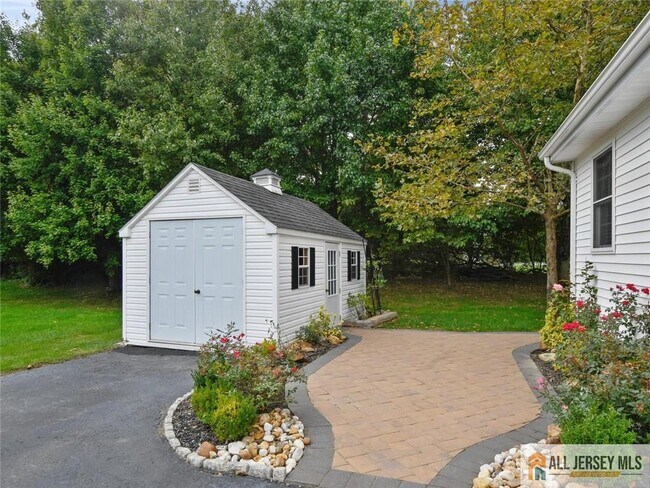 Building Photo - 27 Bodine Dr