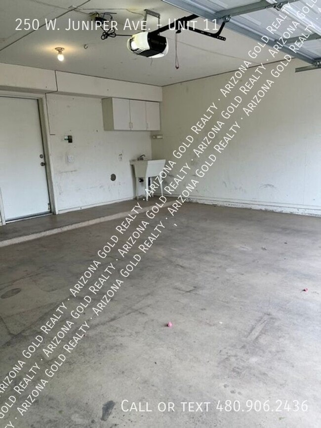 Building Photo - 250 W Juniper Ave
