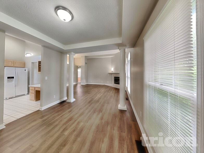 Building Photo - 3279 Wheaton Ct