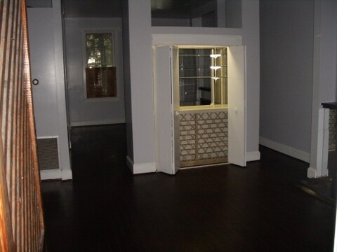 Dining Room & Bar Divider - 412 E Liberty St