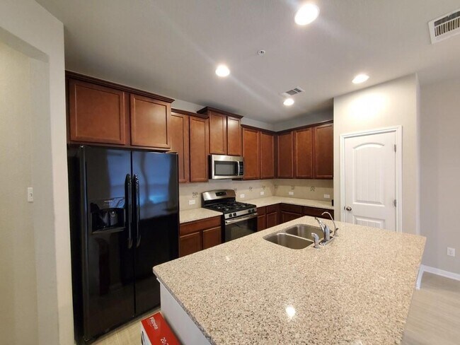Building Photo - 7220 Wyoming Springs Dr