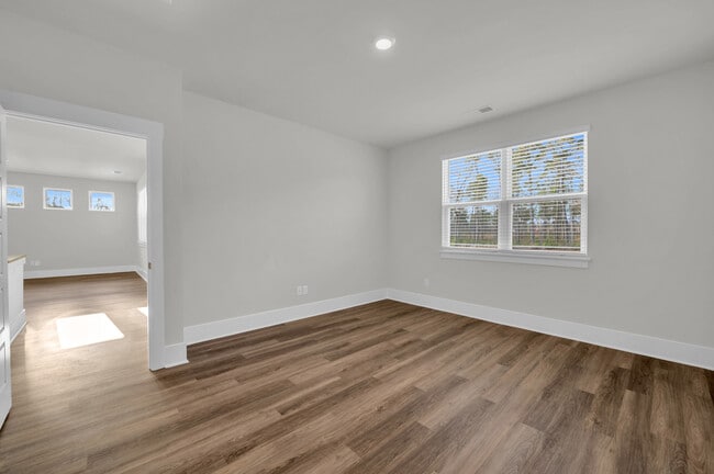 Building Photo - 514 Silky Oak Dr SE