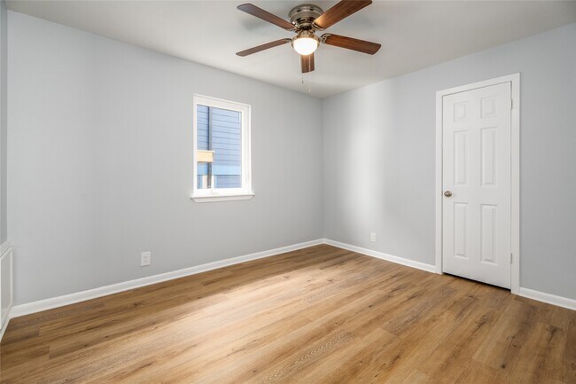 Building Photo - 901 Bonita Dr
