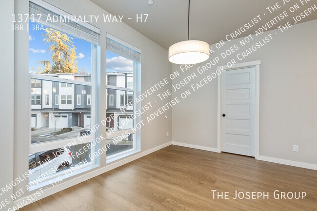 Building Photo - 13717 Admiralty Way