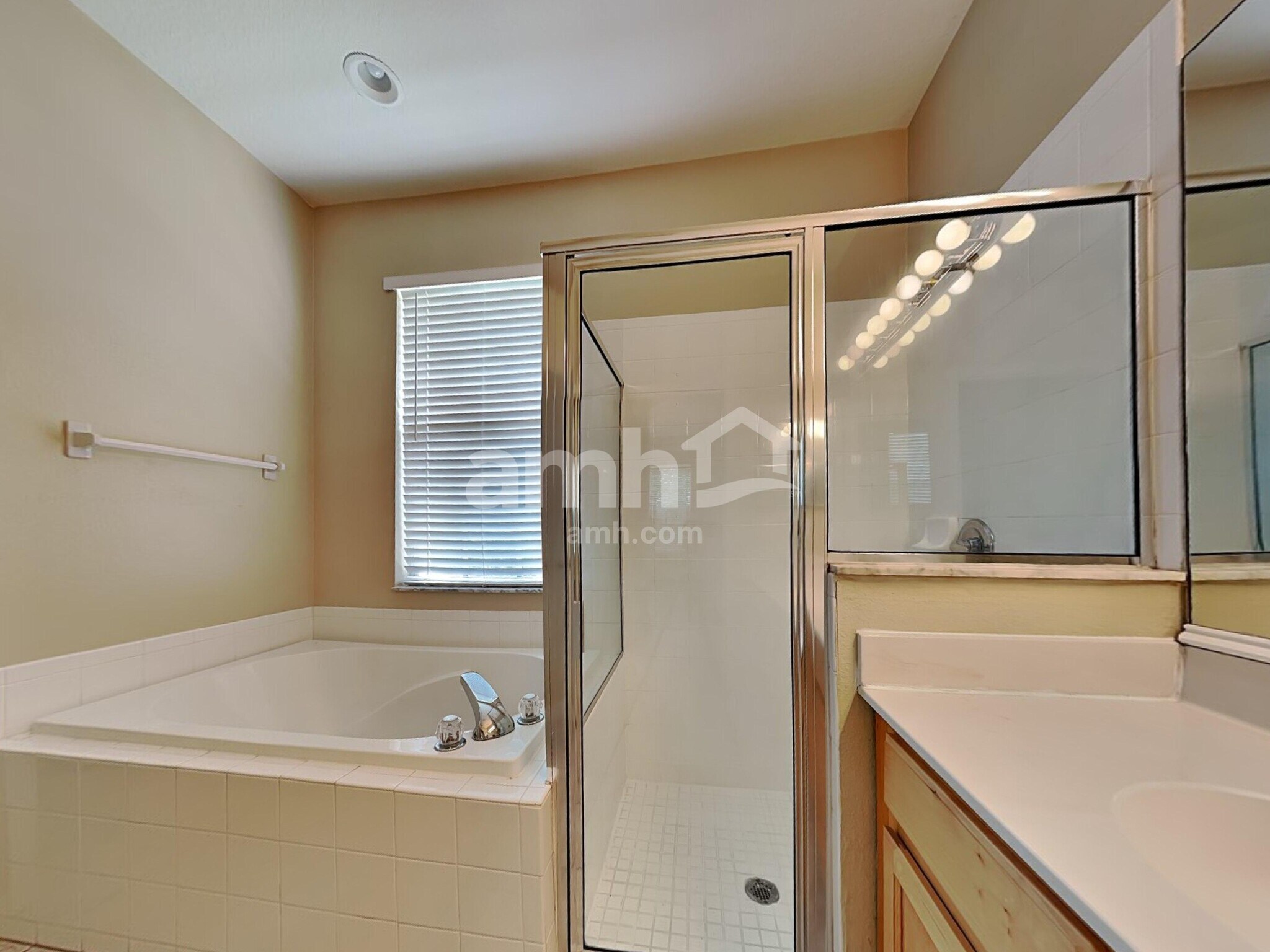 Building Photo - 2804 Spring Meadow Dr