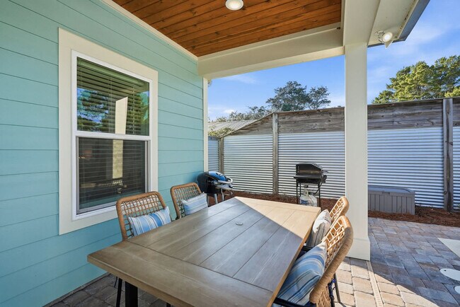 Building Photo - 21310 Pompano Ave