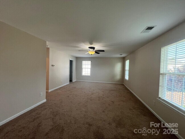 Building Photo - 207 Elba Dr