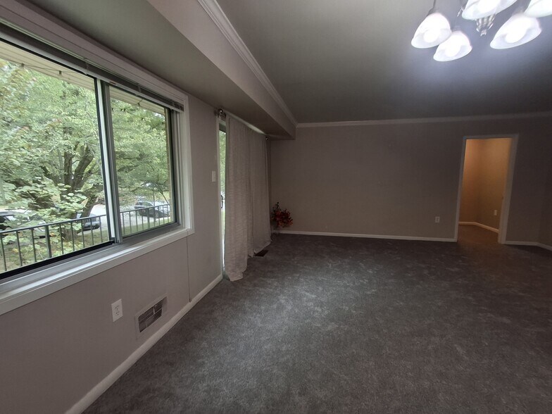 Building Photo - 10670 Weymouth St