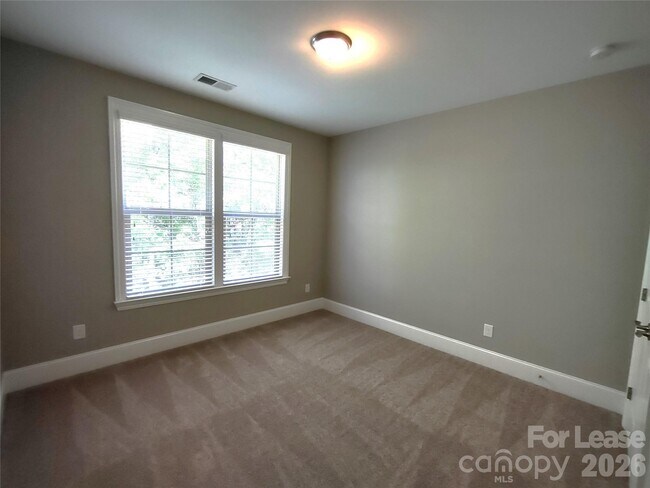 Building Photo - 6432 Fairway Row Ln