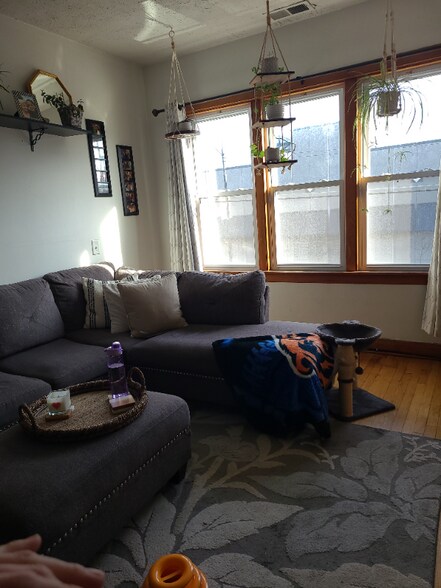 Building Photo - 2024 W Chicago Ave